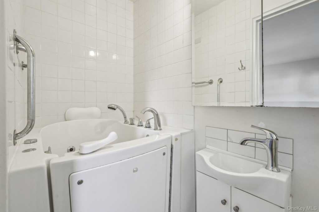 71 Dora Lane, New Rochelle, NY 10804 - Photo 21 of 41