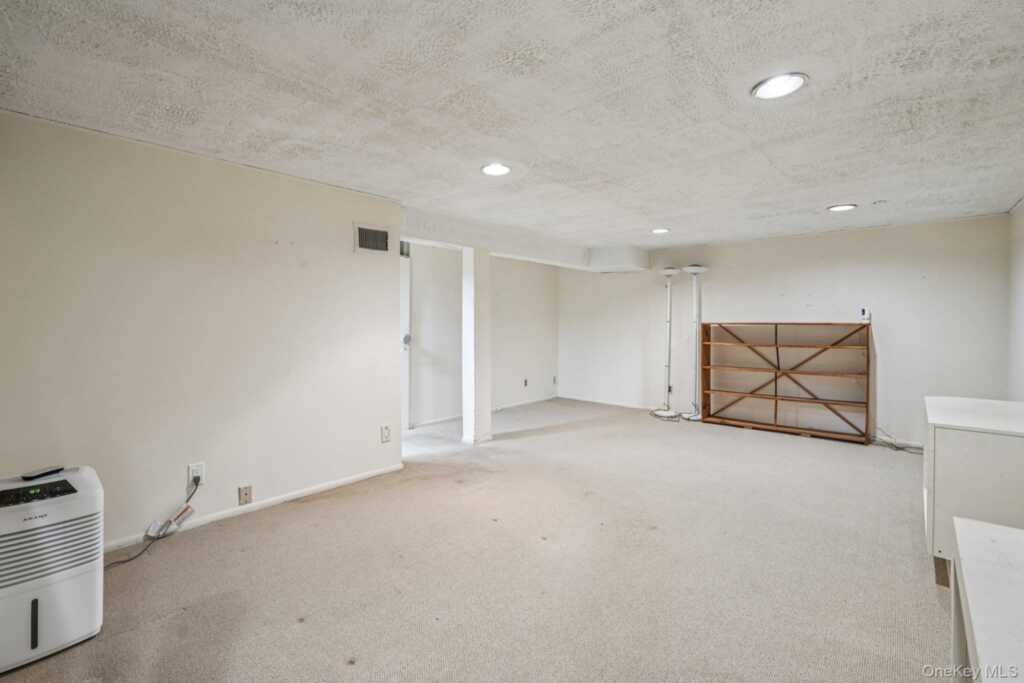 71 Dora Lane, New Rochelle, NY 10804 - Photo 25 of 41