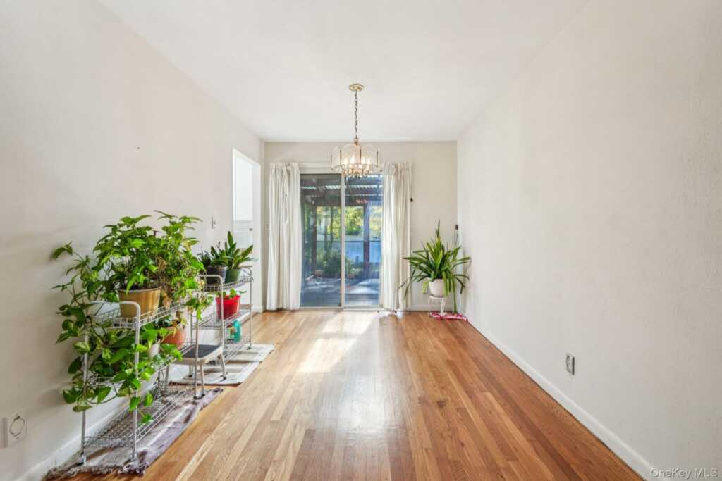 71 Dora Lane, New Rochelle, NY 10804 - Photo 6 of 41