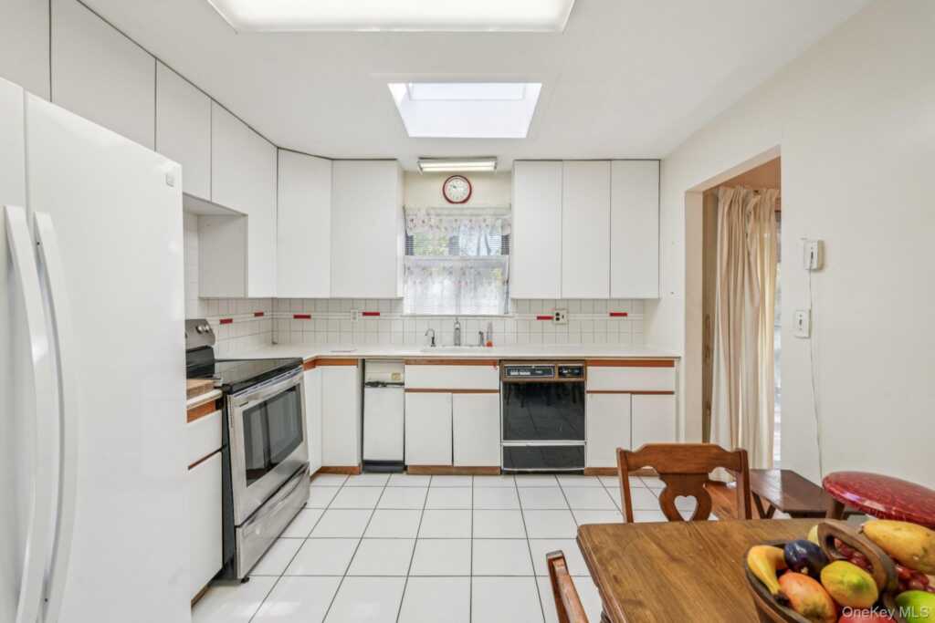 71 Dora Lane, New Rochelle, NY 10804 - Photo 9 of 41