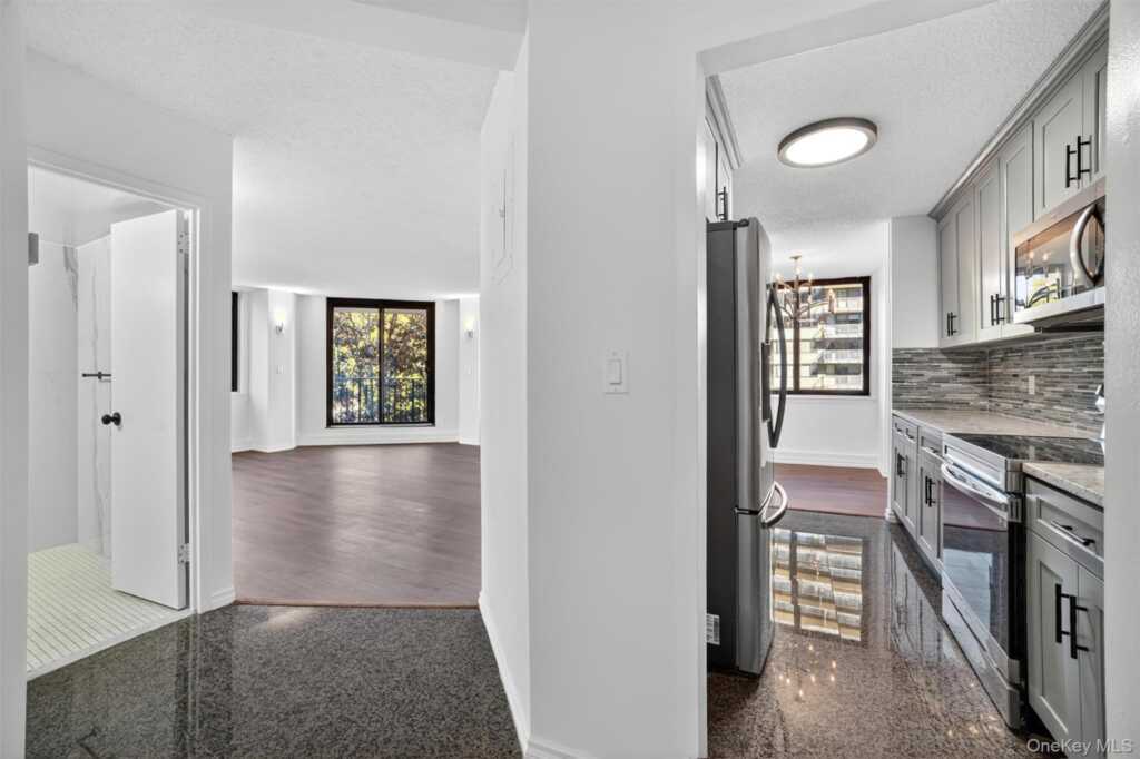 25 Rockledge Avenue, Unit #410W, White Plains, NY 10601 - Photo 10 of 38