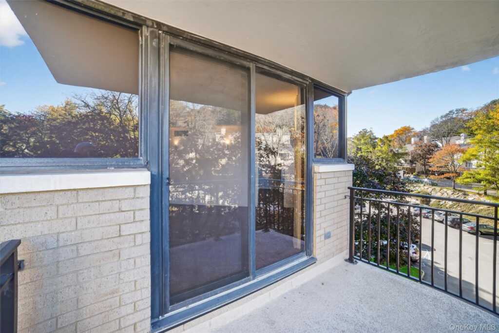 25 Rockledge Avenue, Unit #410W, White Plains, NY 10601 - Photo 32 of 38