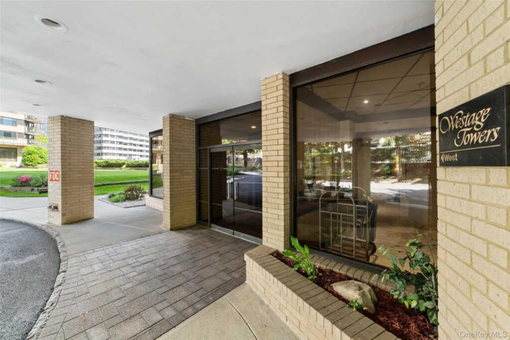 25 Rockledge Avenue, Unit #410W, White Plains, NY 10601 - Photo 4 of 38