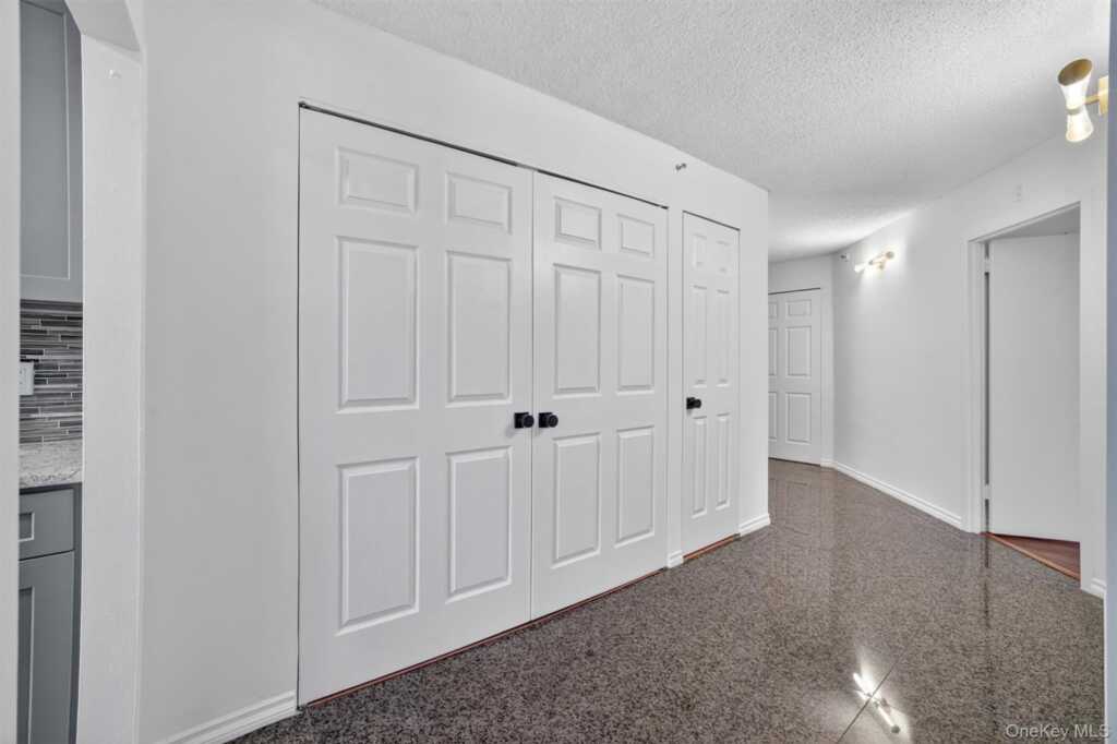 25 Rockledge Avenue, Unit #410W, White Plains, NY 10601 - Photo 8 of 38