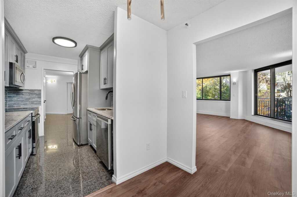 25 Rockledge Avenue, Unit #410W, White Plains, NY 10601 - Photo 9 of 38