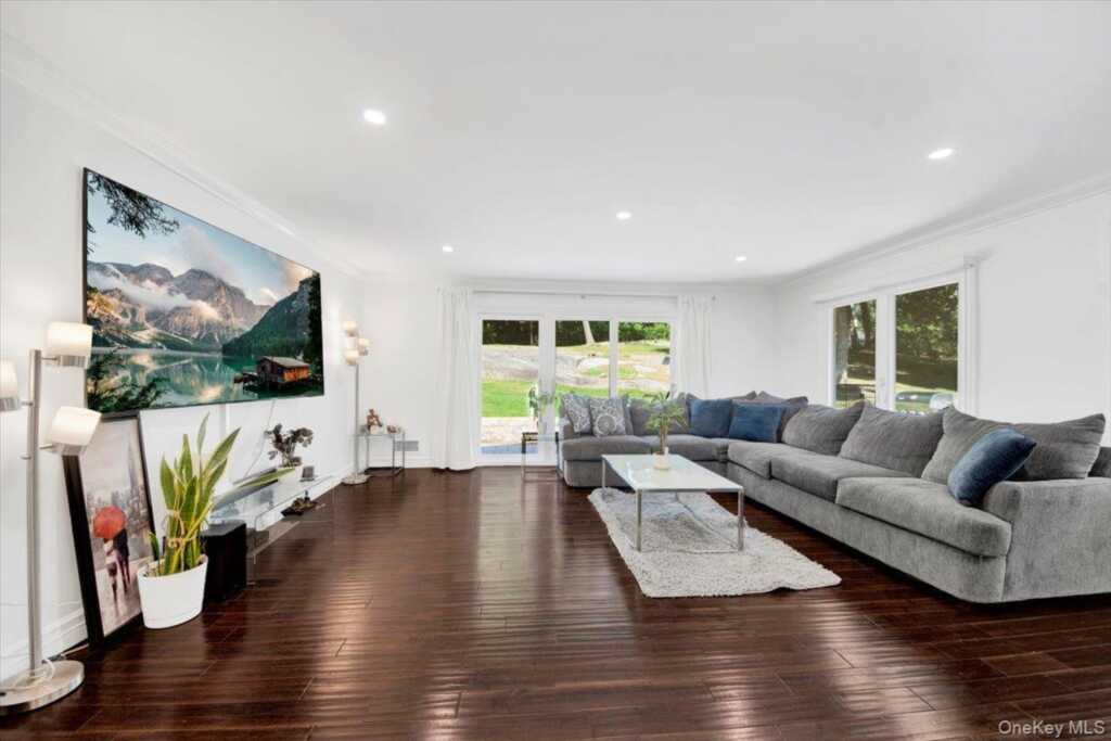 270 Victory Boulevard, New Rochelle, NY 10804 - Photo 12 of 26