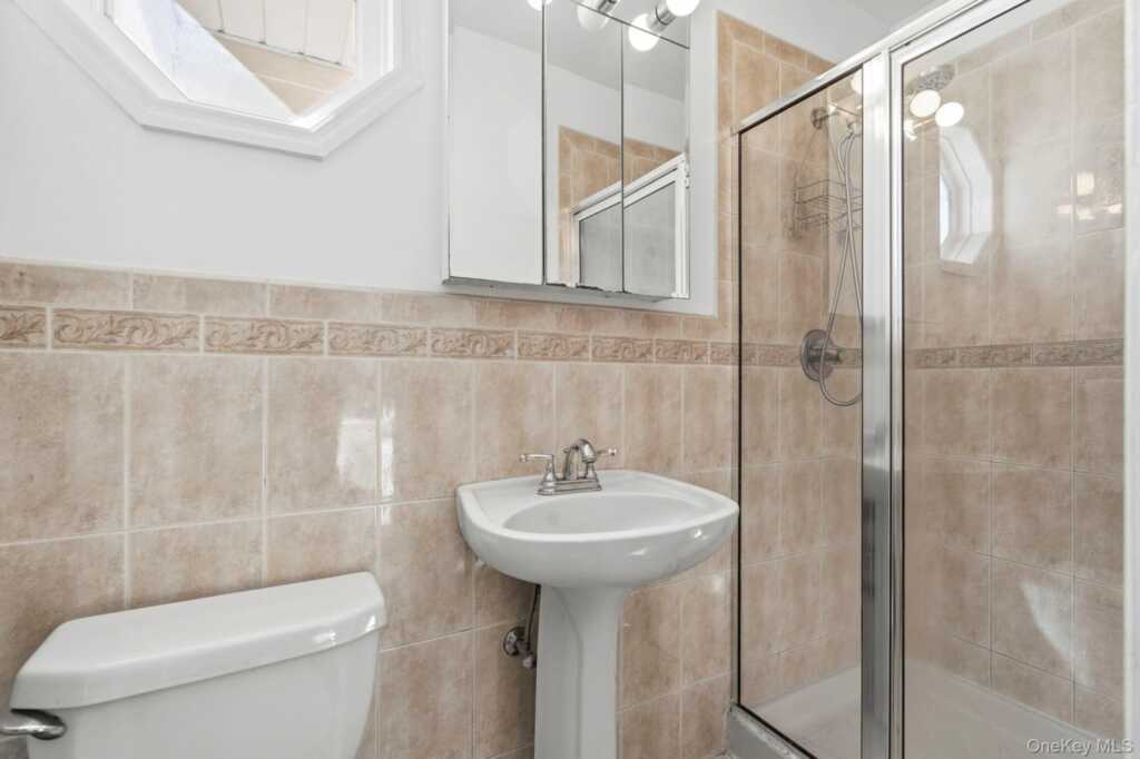 52 Rogers Drive, New Rochelle, NY 10804 - Photo 13 of 25