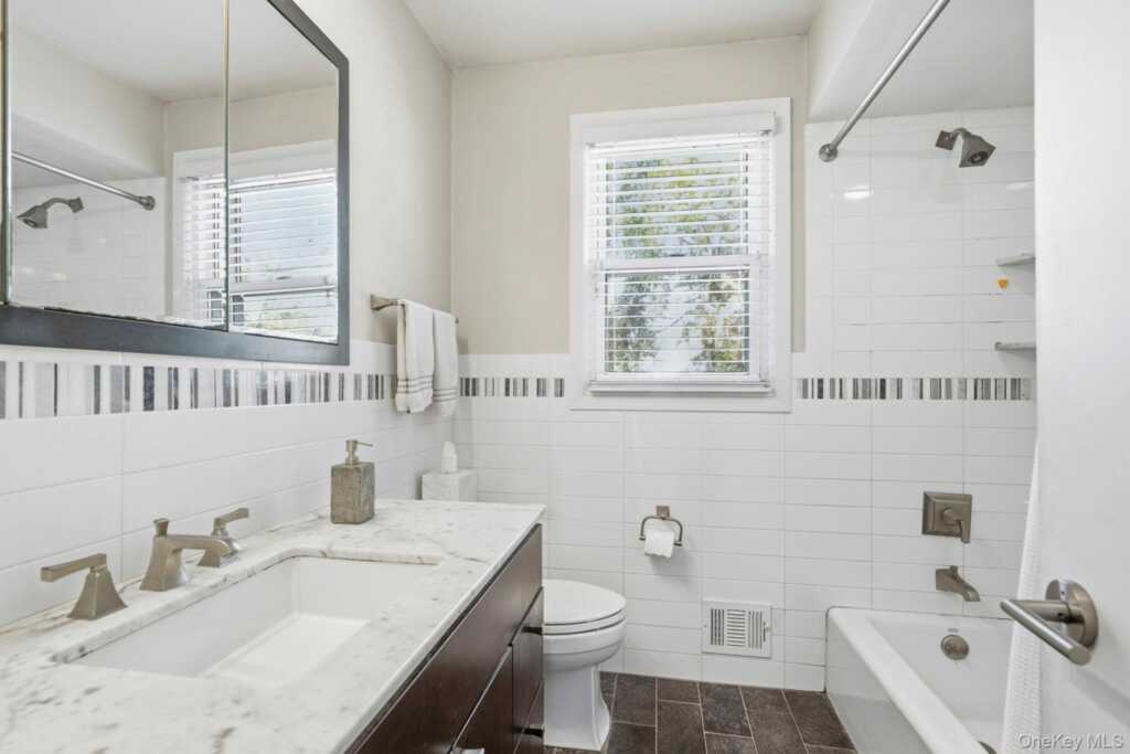 52 Rogers Drive, New Rochelle, NY 10804 - Photo 16 of 25