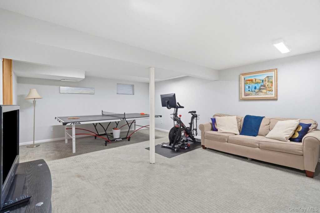 52 Rogers Drive, New Rochelle, NY 10804 - Photo 18 of 25