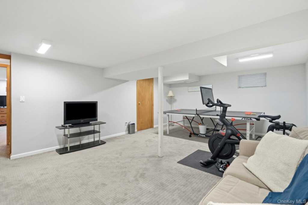 52 Rogers Drive, New Rochelle, NY 10804 - Photo 19 of 25