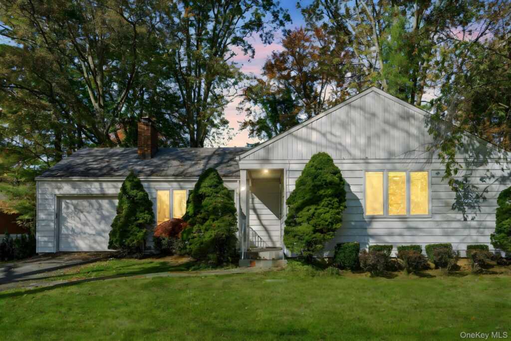 52 Rogers Drive, New Rochelle, NY 10804 - Photo 2 of 25