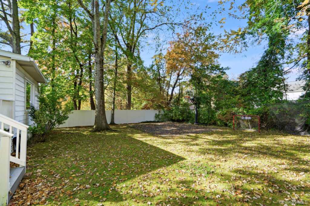 52 Rogers Drive, New Rochelle, NY 10804 - Photo 21 of 25