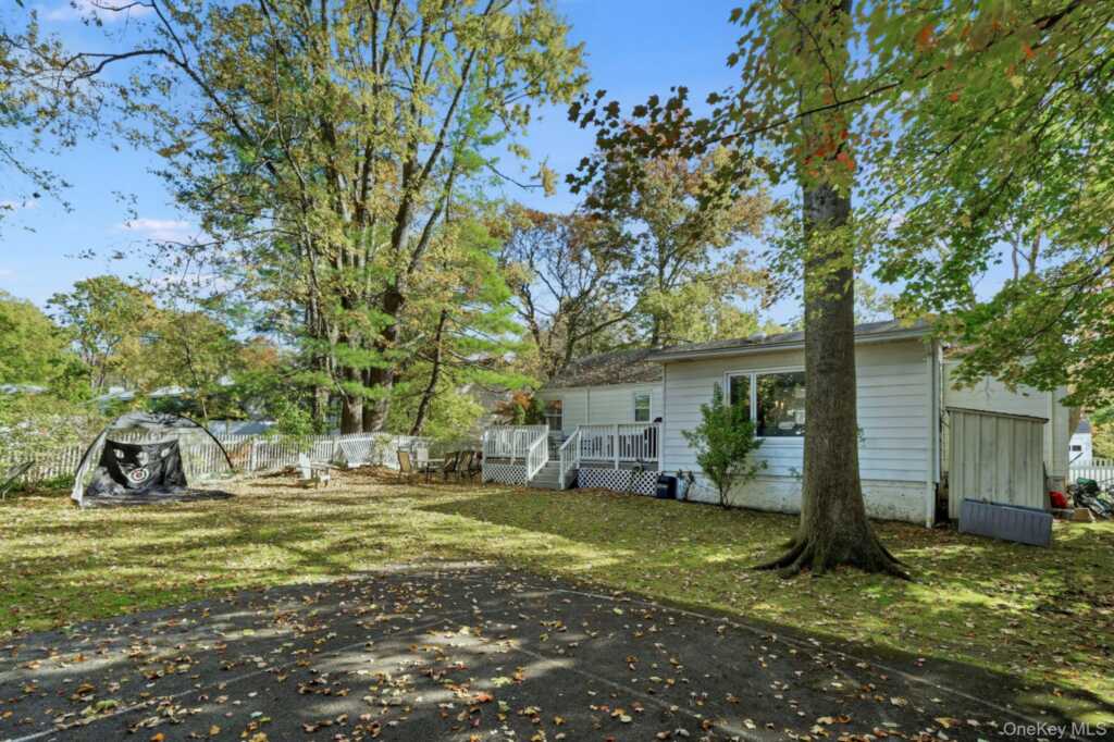 52 Rogers Drive, New Rochelle, NY 10804 - Photo 22 of 25