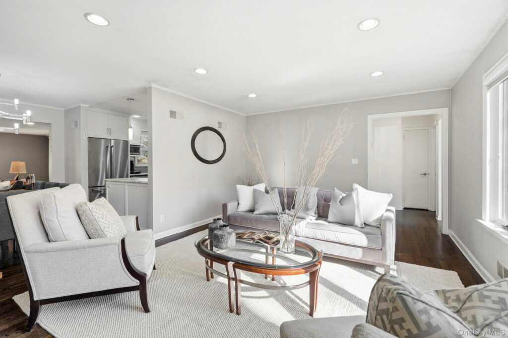 52 Rogers Drive, New Rochelle, NY 10804 - Photo 4 of 25