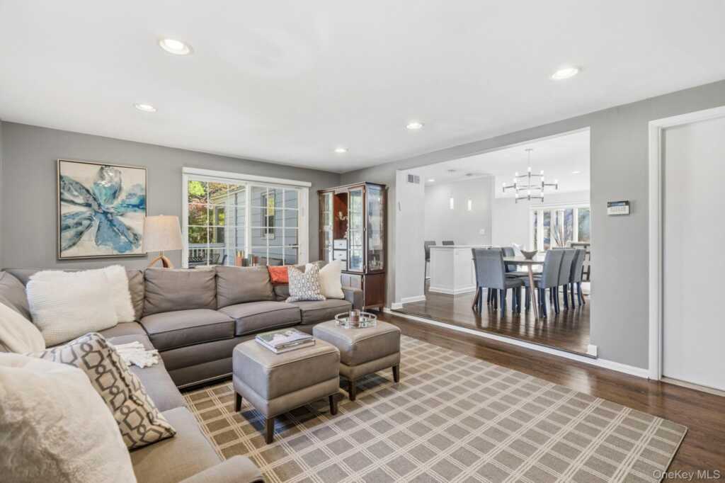 52 Rogers Drive, New Rochelle, NY 10804 - Photo 7 of 25