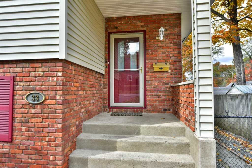 33 Hillcrest Road, Suffern, NY 10901 - Photo 2 of 39