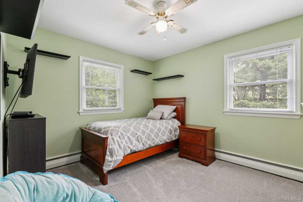 118 Standish Drive, Pearl River, NY 10965 - Photo 15 of 38