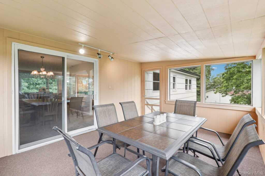 118 Standish Drive, Pearl River, NY 10965 - Photo 20 of 38