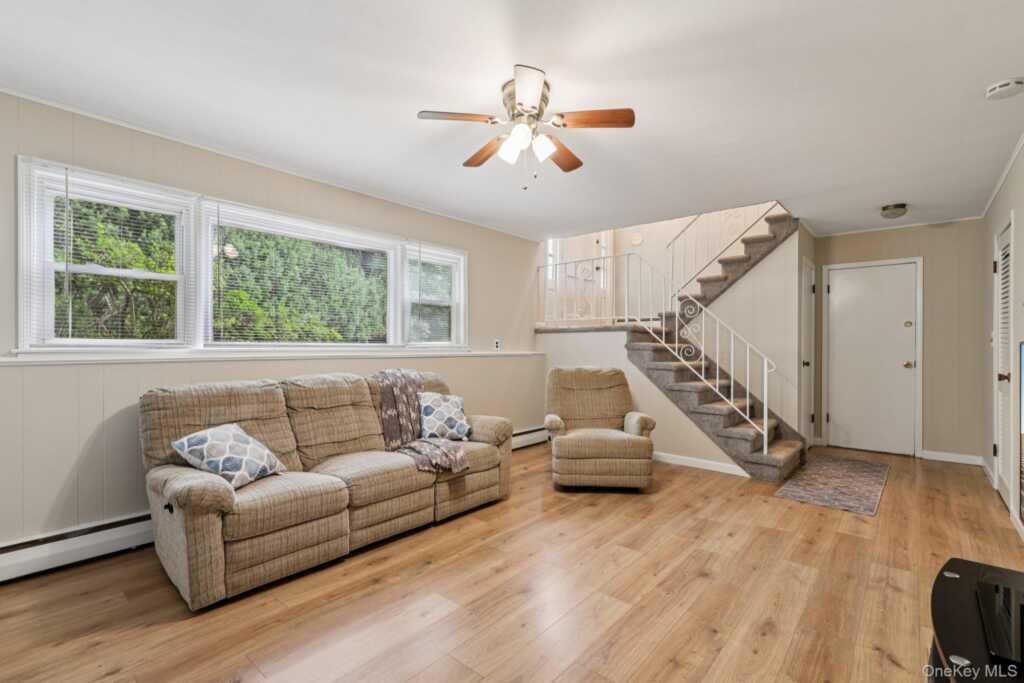 118 Standish Drive, Pearl River, NY 10965 - Photo 21 of 38