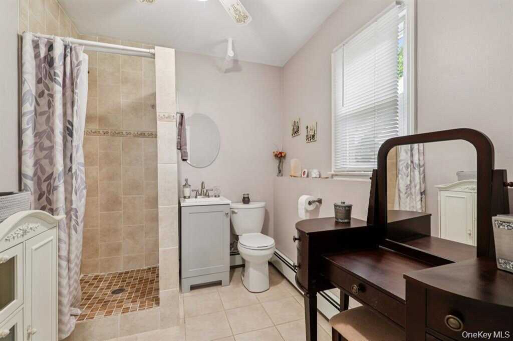 118 Standish Drive, Pearl River, NY 10965 - Photo 25 of 38