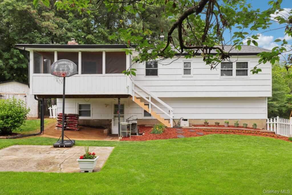 118 Standish Drive, Pearl River, NY 10965 - Photo 30 of 38