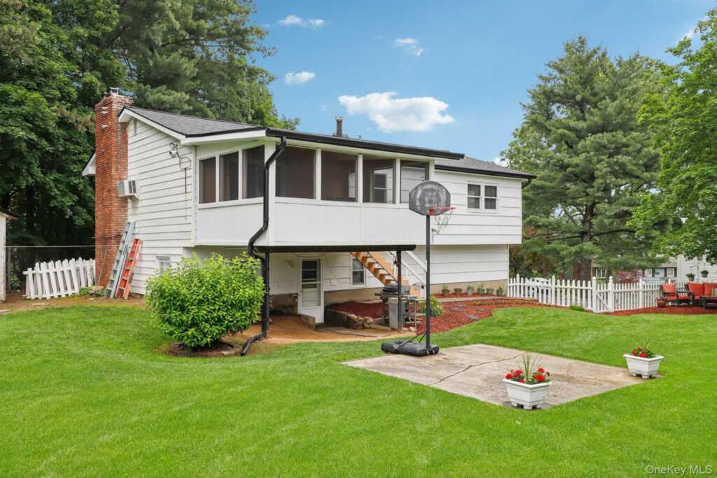 118 Standish Drive, Pearl River, NY 10965 - Photo 31 of 38