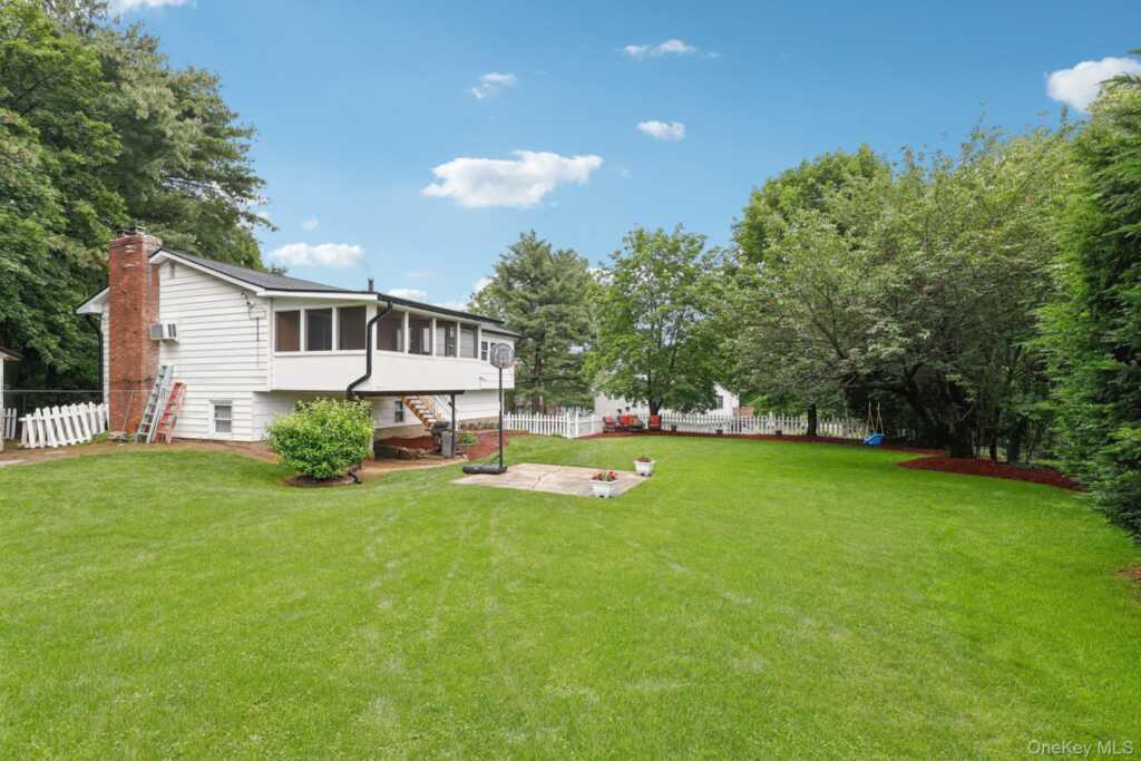 118 Standish Drive, Pearl River, NY 10965 - Photo 32 of 38