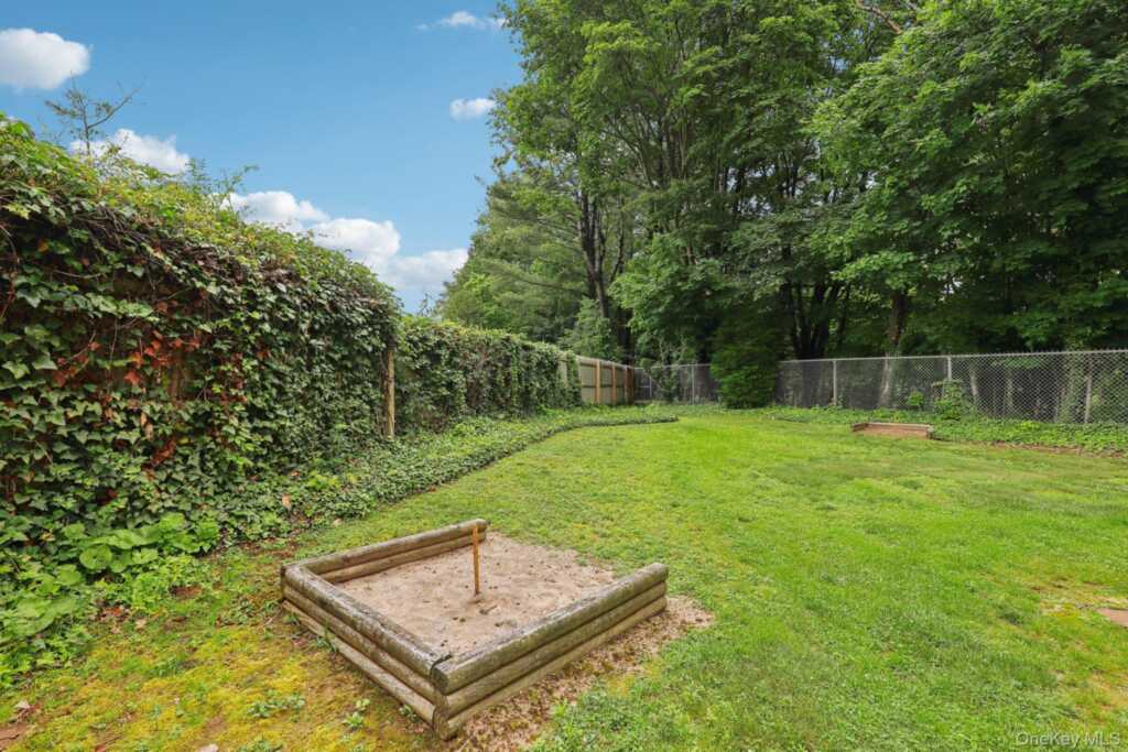 118 Standish Drive, Pearl River, NY 10965 - Photo 33 of 38