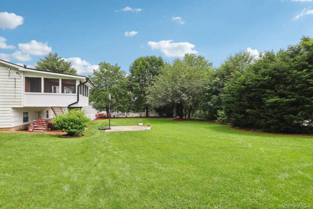 118 Standish Drive, Pearl River, NY 10965 - Photo 34 of 38