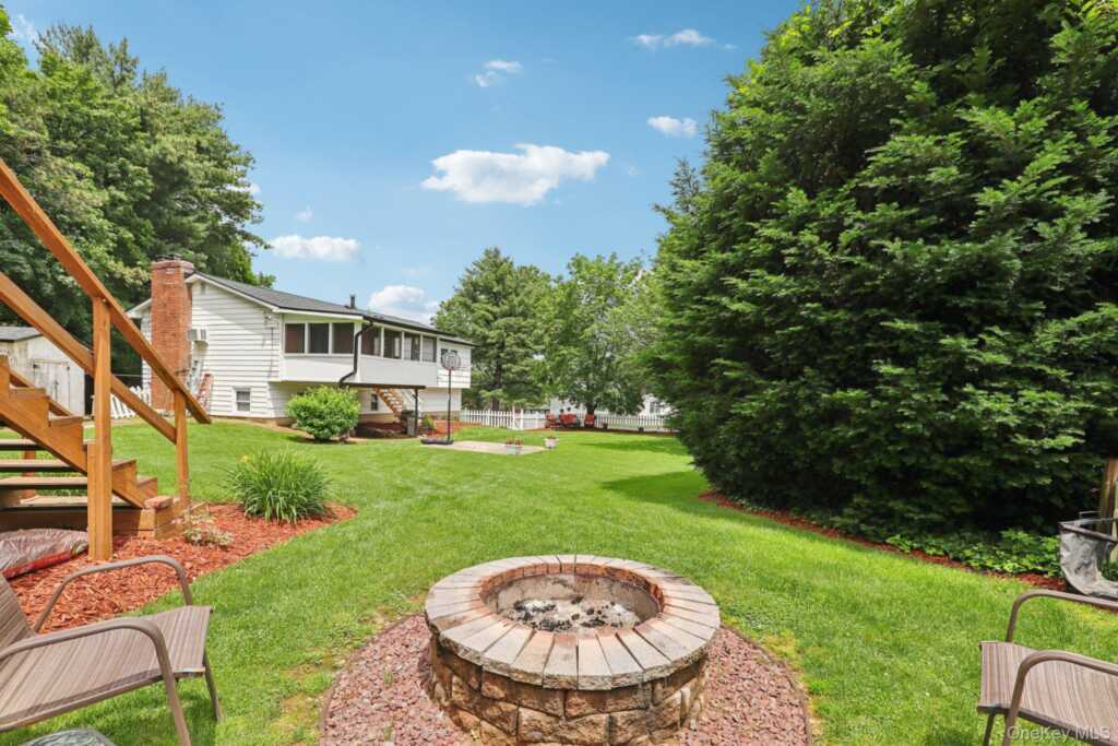 118 Standish Drive, Pearl River, NY 10965 - Photo 35 of 38