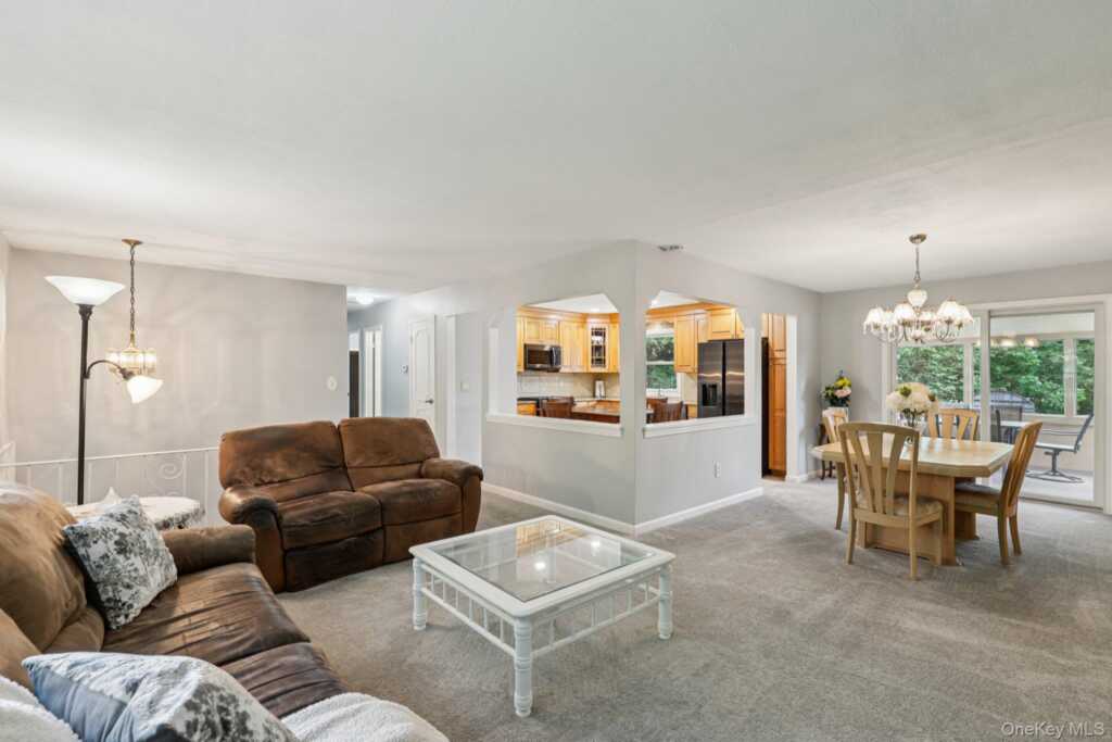 118 Standish Drive, Pearl River, NY 10965 - Photo 5 of 38