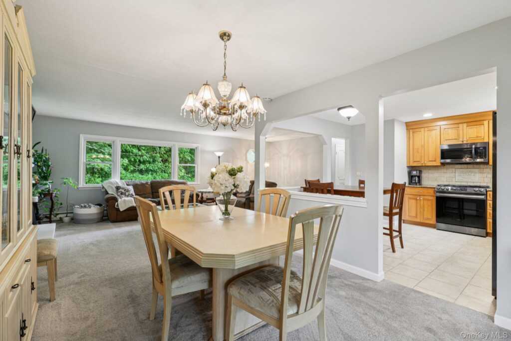 118 Standish Drive, Pearl River, NY 10965 - Photo 8 of 38