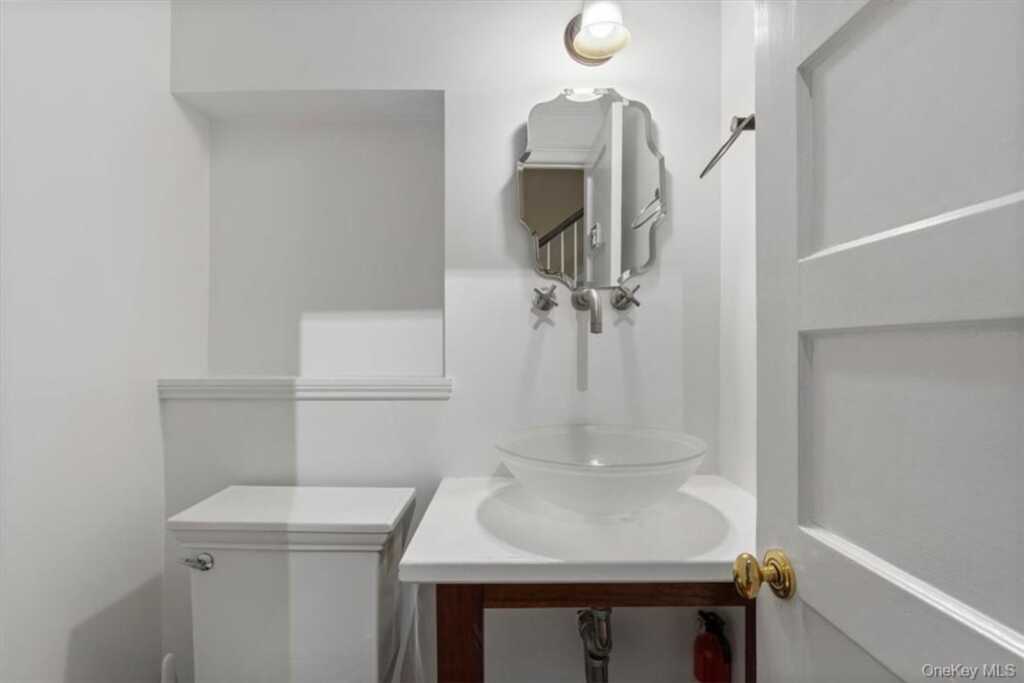 11 Billington Court, Rye, NY 10580 - Photo 9 of 39