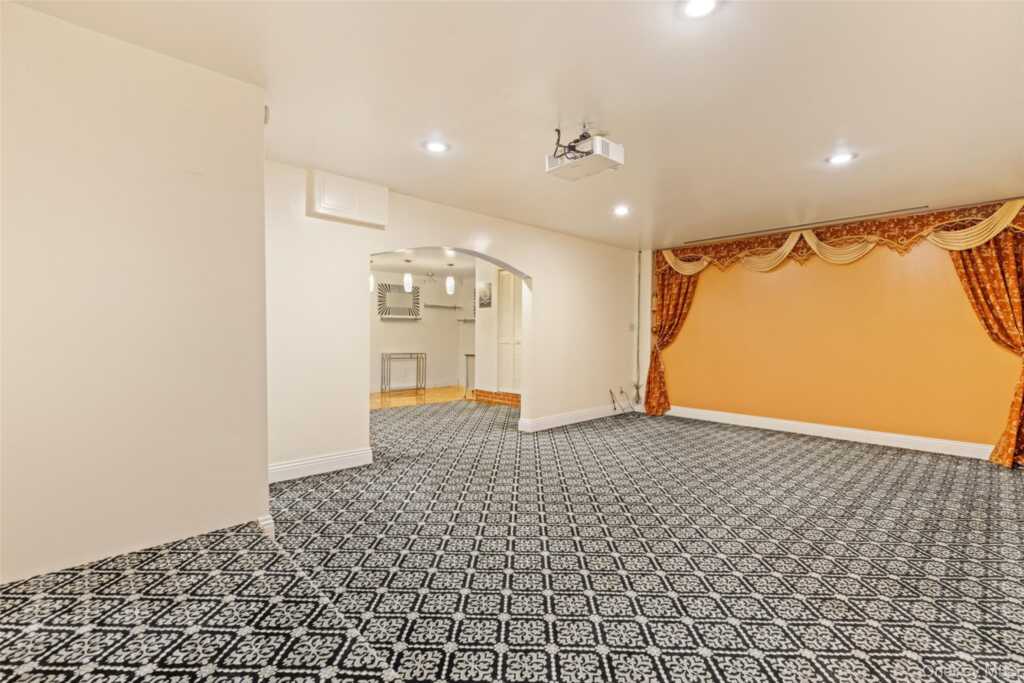 13 Mesa Place, Nanuet, NY 10954 - Photo 23 of 26