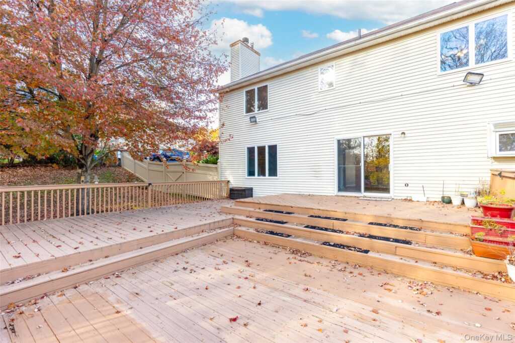 13 Mesa Place, Nanuet, NY 10954 - Photo 24 of 26