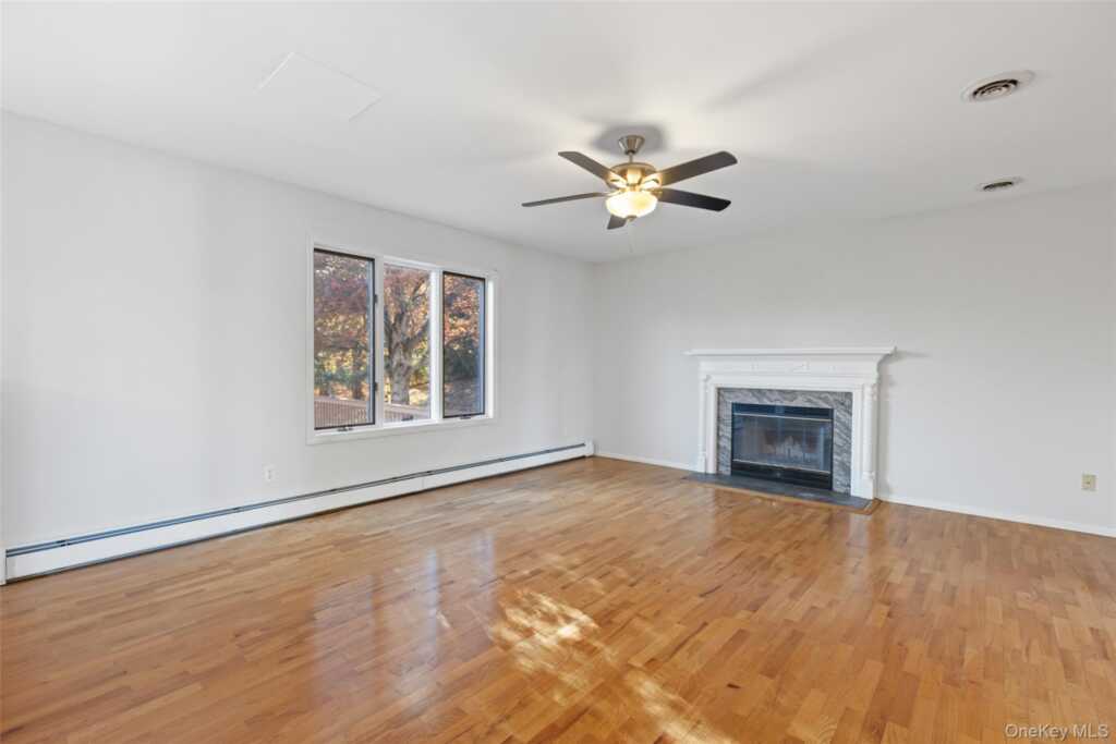 13 Mesa Place, Nanuet, NY 10954 - Photo 4 of 26