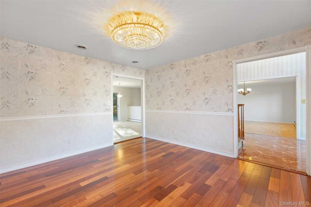 13 Mesa Place, Nanuet, NY 10954 - Photo 7 of 26