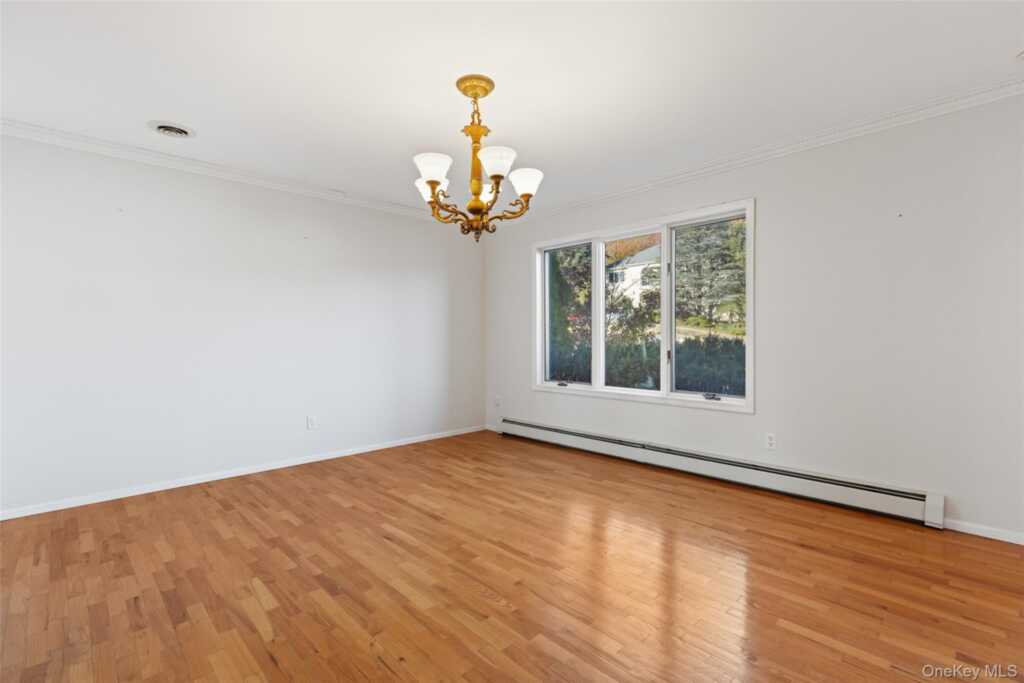 13 Mesa Place, Nanuet, NY 10954 - Photo 8 of 26