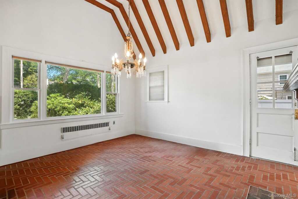 11 Robinhood Road, White Plains, NY 10605 - Photo 14 of 47