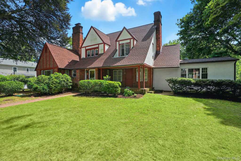 11 Robinhood Road, White Plains, NY 10605 - Photo 2 of 47