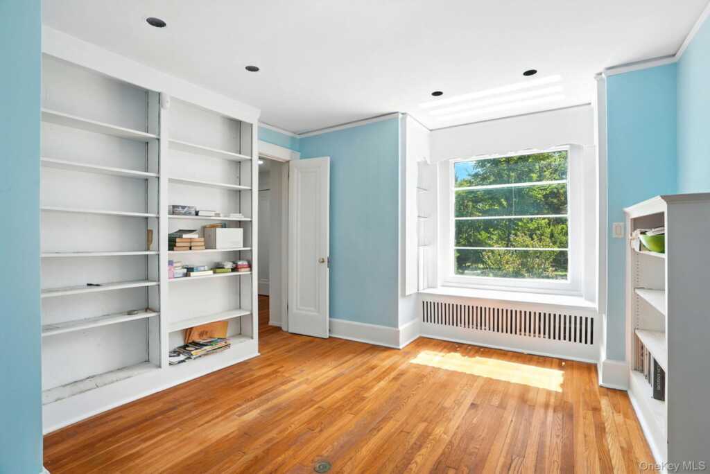 11 Robinhood Road, White Plains, NY 10605 - Photo 21 of 47