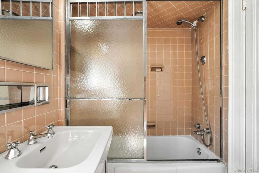 11 Robinhood Road, White Plains, NY 10605 - Photo 29 of 47