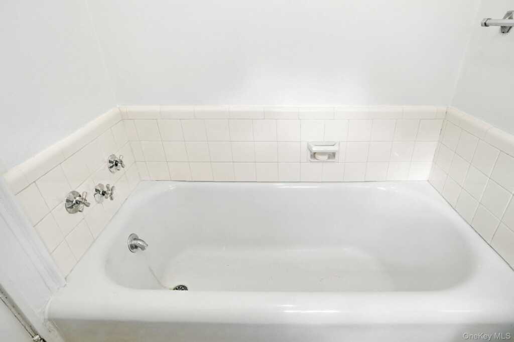 11 Robinhood Road, White Plains, NY 10605 - Photo 33 of 47