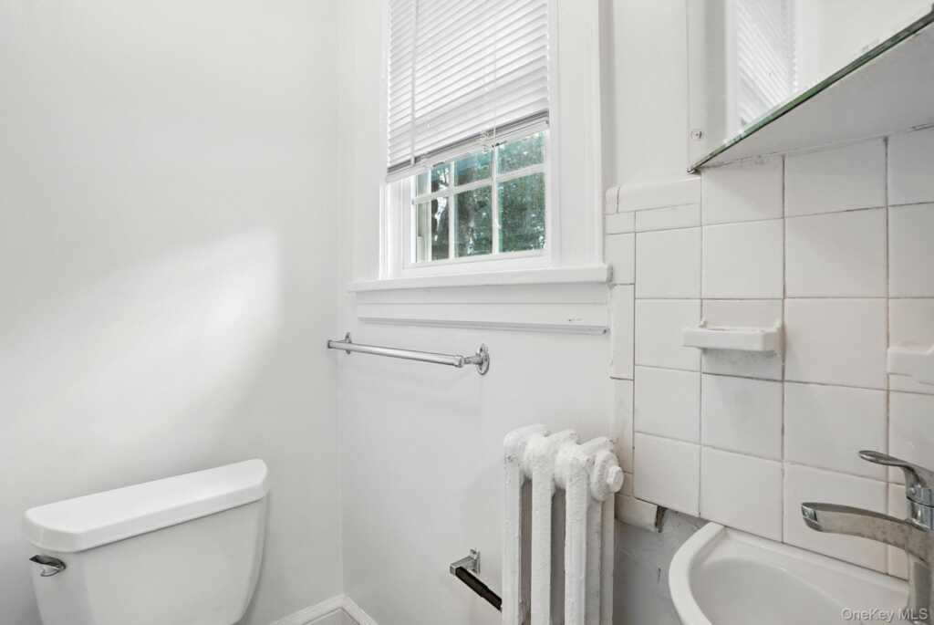 11 Robinhood Road, White Plains, NY 10605 - Photo 34 of 47