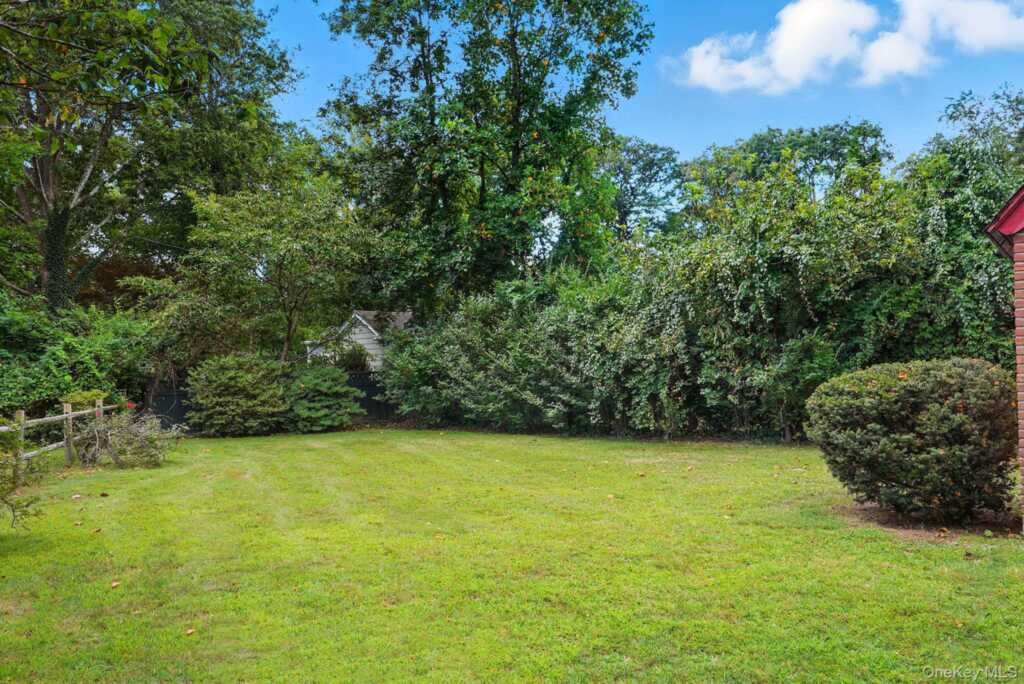 11 Robinhood Road, White Plains, NY 10605 - Photo 37 of 47