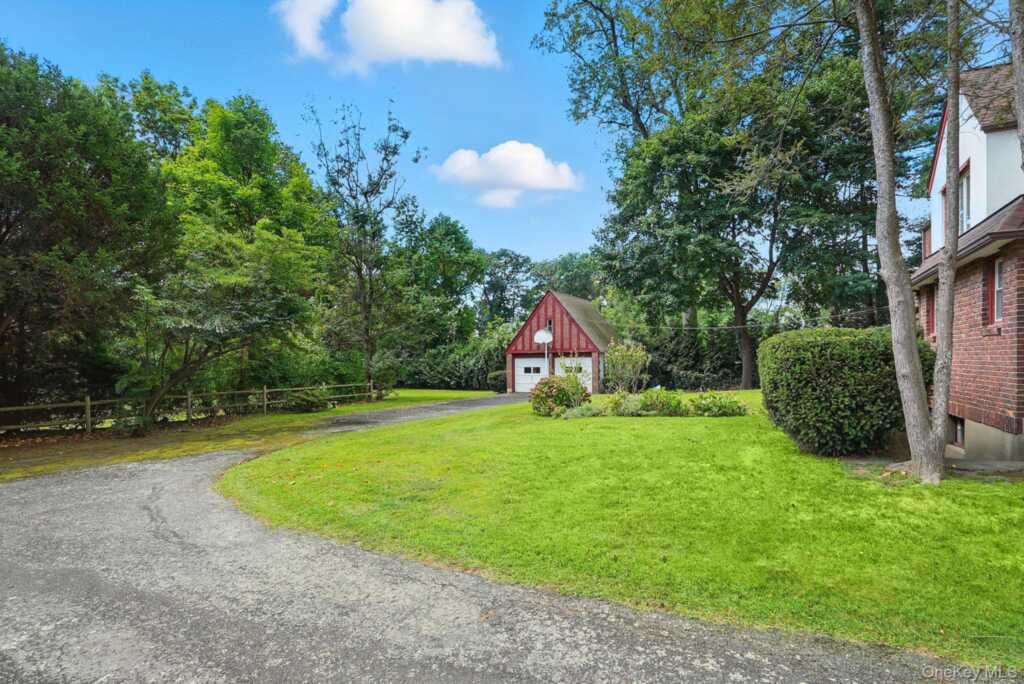 11 Robinhood Road, White Plains, NY 10605 - Photo 42 of 47