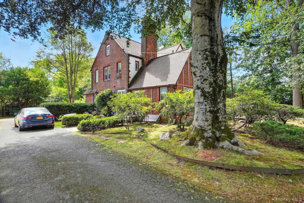 11 Robinhood Road, White Plains, NY 10605 - Photo 43 of 47