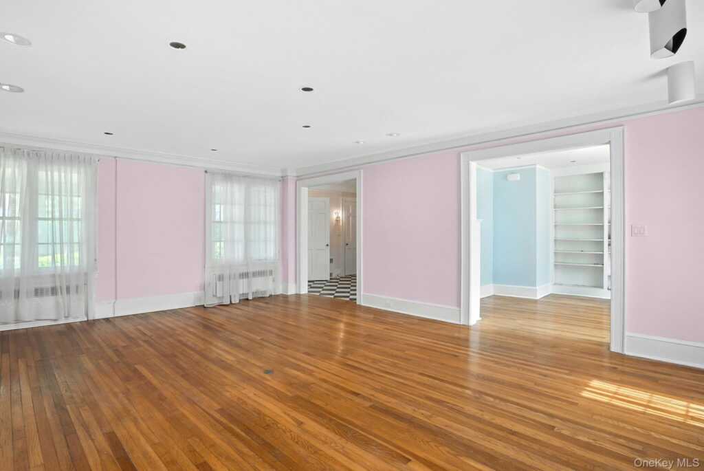 11 Robinhood Road, White Plains, NY 10605 - Photo 8 of 47