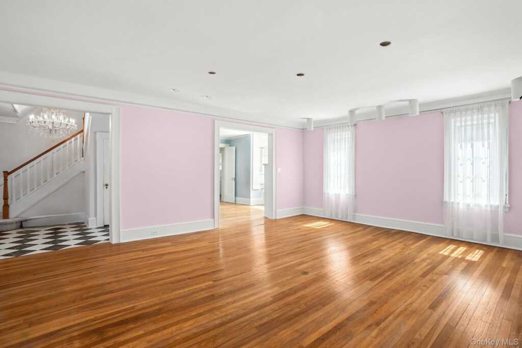 11 Robinhood Road, White Plains, NY 10605 - Photo 9 of 47