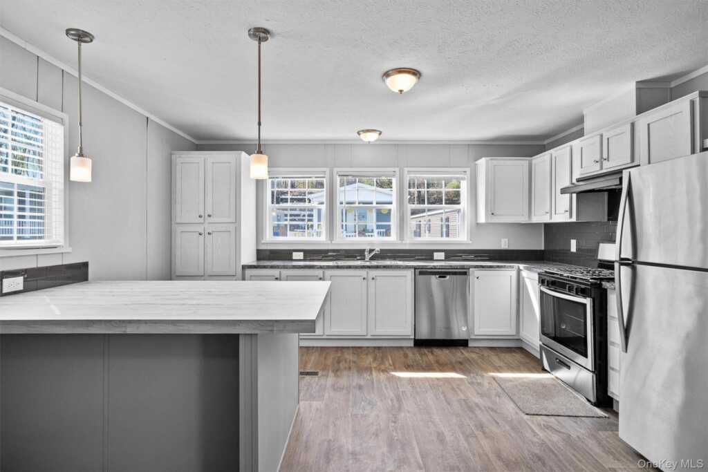 32 Ba Mar Drive, Stony Point, NY 10980 - Photo 3 of 31